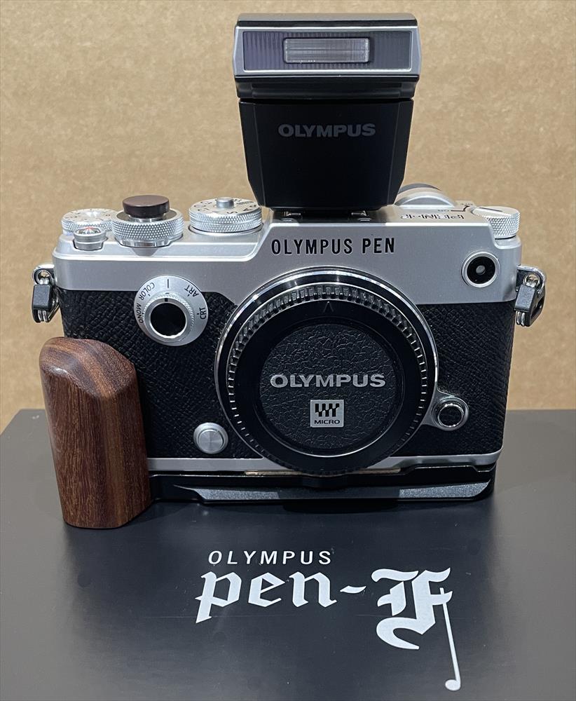 Used Olympus Pen F silver Body